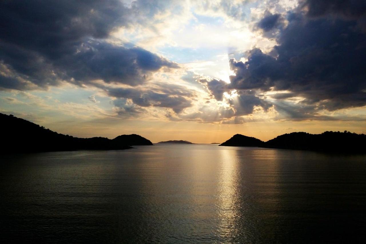Apartments By The Sea Ubli, Lastovo - 8354 Uble Ngoại thất bức ảnh