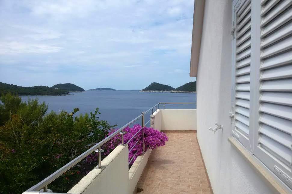 Apartments By The Sea Ubli, Lastovo - 8354 Uble Ngoại thất bức ảnh